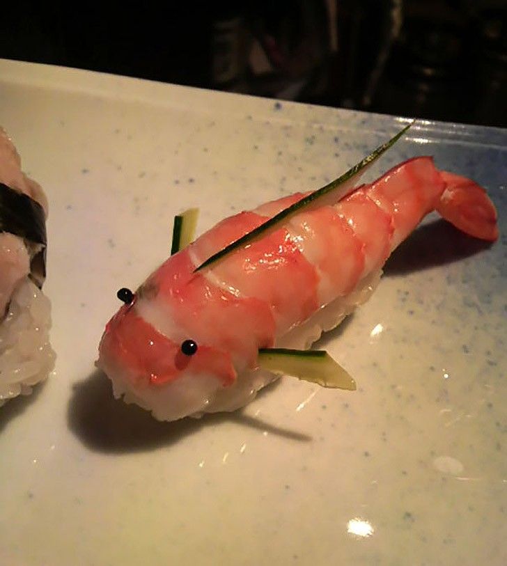 Sushi créatif — crevette en forme de poisson